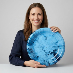 Assiette de service en résine artisanale, peinte à la main, bleue, design moderne et luxueux, vaisselle écologique, compatible lave-vaisselle, pour aliments - Product Image 1