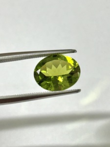 Perlas de Peridoto Verde Natural de Corte Ovalado de 8x10 mm, 2.7 Quilates con Cambio de Color para la Elaboración de Joyas - Product Image 5