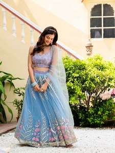 Magnifique Lehenga Choli en résille bleu ciel avec broderies, idéal pour les réceptions - Product Image 5