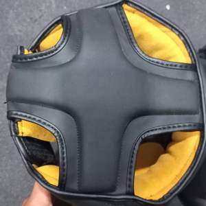 Protector Bucal de Cuero Vacuno Negro de Alta Calidad para Boxeo, MMA/Kickboxing, Transpirable, Personalizable, Unisex para Adultos, con Logotipo Personalizado - Product Image 4