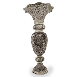 Vase décoratif en métal, motif floral en relief, pour table ou sol, fait main, ornemental, pour la maison, le jardin ou les événements - Product Image 5