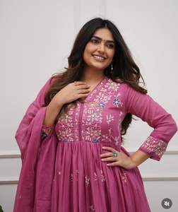 Conjunto de Kurti de Algodón de Excelente Calidad para Mujer con Pantalón y Dupatta a Juego para Uso Diario y Festivo Disponible para la Venta - Product Image 5