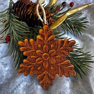 Adornos Navideños de Madera Hechos a Mano, Decoraciones Rústicas para Árbol de Navidad, Colgantes Navideños para el Hogar, Fiestas y Celebraciones - Product Image 1