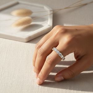 แหวนเพชรทรงกลมเจียระไนแบบบริลเลียนท์ น้ำหนักรวม 1.85 กะรัต ผลิตในห้องปฏิบัติการ ตัวเรือนแบบ Eternity Ring ตัวเรือนชุบทอง 10K สำหรับงานหมั้นและงานแต่งงานที่ได้รับการรับรอง - Product Image 6