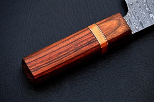 Couteau de Chef Professionnel en Acier Damas de Haute Qualité, Manche en Bois d'Olivier, Finition Polie, Compatible Lave-Vaisselle, Ambidextre, Étui en Cuir - Product Image 3