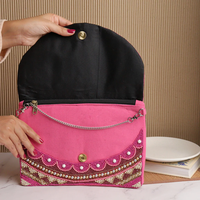Pochette de mariée haut de gamme faite main, style amour, broderie personnalisée, forme sur mesure, avec sequins, perles et travail de perles