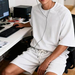 Ensembles deux pièces pour hommes : T-shirt à col rond et short d'été, survêtements amples, ensembles de sport légers avec poches - Product Image 4