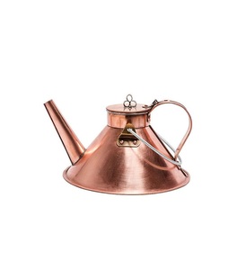 Bouilloire en cuivre durable pour faire bouillir de l'eau, du thé, du café et des boissons chaudes, pour une utilisation résidentielle et commerciale en cuisine. - Product Image 1