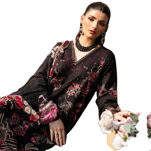Soldes Exceptionnelles : Ensemble Salwar Kameez Kurta Original Indien-Pakistanaise pour Femme de Ramsha, en Coton Pur avec Broderies Lourdes, Style Ethnique - Product Image 1
