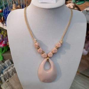 Fashionable resin beaded <b>necklace</b> to add <b>statement</b> touch enhancing outfits with vibrant colors sleek finish and aesthetic - Product Image 5