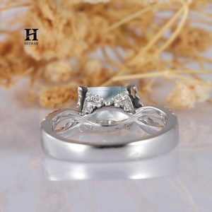 Anillo de Diamantes Azul Claro con Corte Princesa, Oro Blanco de 18K, Banda de Diamantes Trenzada, Joyería Fina para Cóctel - Product Image 3