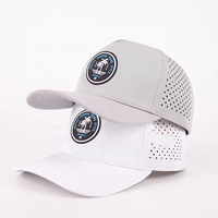 Casquettes de baseball sportives de haute qualité, personnalisées, en polyester imperméable, à 6 panneaux, avec perforations découpées au laser et patch en caoutchouc