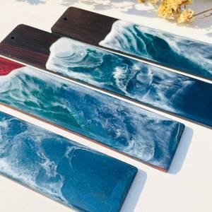 Marque-page décoratif en résine avec pétales de fleurs séchées et feuilles d'or, fait main, design Art Déco, forme ronde, HF Industries, Diwali - Product Image 5