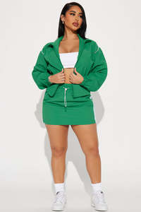 Ensemble sportif décontracté deux pièces pour femme : coupe-vent court vert à capuche et short, fermeture éclair, manches longues, taille élastique - Product Image 6