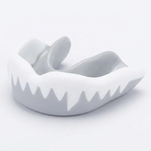Protège-dents de sport absorbant les chocs, protège-dents léger pour athlètes, protège-dents en silicone flexible, ajustement confortable - Product Image 1
