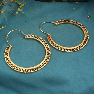 Pendientes de Aro Tribales Dorados Hechos a Mano, Filigrana de Alambre Intrincada, Joyería Étnica Boho para Mujer - Product Image 1