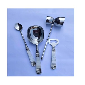 Ensemble de couverts haut de gamme, design antique artisanal, pour des tables de fête luxueuses, finition dorée, acier miroir, logo personnalisé - Product Image 2