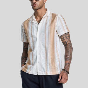 Chemises à col cubain pour hommes, style actuel, fabriquées en usine, en tissu uni teint et à séchage rapide. - Product Image 1