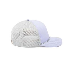Gorra de béisbol ligera con paneles transpirables que te ayudan a mantener la frescura mientras luces elegante al aire libre. - Product Image 2