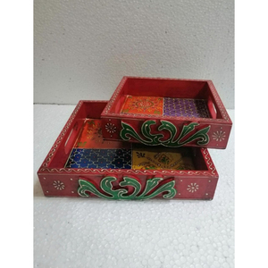 Ensemble de 2 plateaux décoratifs carrés en bois faits à la main, résistants à la chaleur, multifonctionnels, artisanat en bois pour Diwali et baptême - Product Image 1