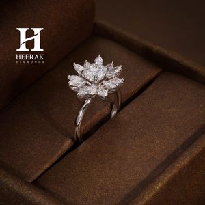Bague de fiançailles de luxe en or blanc 14 carats avec diamants de laboratoire floraux effet soleil, sertie de diamants marquise et ronds brillants en grappe, pour mariage - Product Image 5