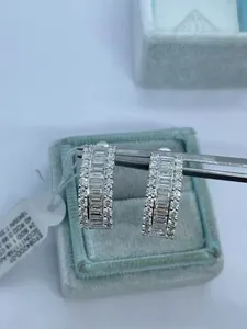 Pendientes de Aro con Diamantes Simulados de Corte Baguette de 2.30Ct, Chapados en Oro Blanco de 14K - Product Image 4