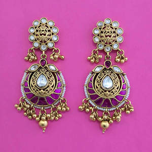 Pendientes de Perlas Antiguas de Calidad de Exportación con Baño de Oro Mate 233128 - Product Image 1