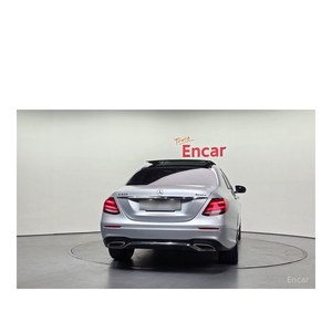 Mercedes-Benz <span class=keywords><strong>Classe</strong></span> E E300 4MATIC <span class=keywords><strong>AMG</strong></span> <span class=keywords><strong>Line</strong></span> <span class=keywords><strong>2020</strong></span>, 42 918 km, Boîte Automatique, Sièges en Cuir, Émissions Euro V, Conduite à Gauche, Propulsion Arrière - Product Image 4