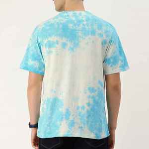 Polo de Moda con Tela Transpirable de Calidad Estándar Global, Polo Moderno para Hombre con Estampado Tie Dye en Toda la Superficie - Product Image 4
