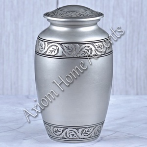 Urne funéraire moderne en aluminium avec détails artisanaux Un beau souvenir commémoratif par Axiom Home Accents - Product Image 2
