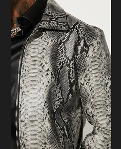 Chaqueta de Cuero Sintético de Piel de Serpiente de Lujo para Hombre, Color Gris Pitón, con Relieve, Estilo Biker, Trucker, Streetwear, OEM, Personalizada, para Otoño - Product Image 2