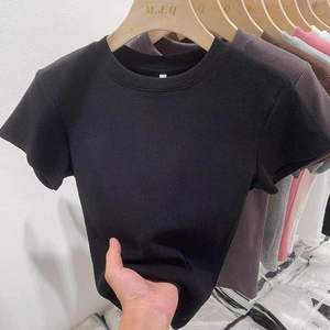 T-shirts courts pour femmes en tissu mélange de coton doux, coupe élégante pour un style décontracté quotidien et streetwear - Product Image 5