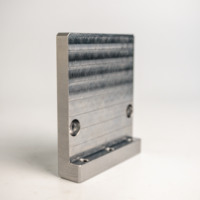 Solution de fraisage CNC de haute précision AMT VINA, support de montage en métal en forme de L sur mesure, usine certifiée ISO9001, OEM