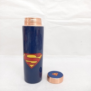 Botella de agua de cobre refinado diseñada para mayor durabilidad, mantiene el agua fresca y promueve un estilo de vida saludable para el hogar, la oficina y los viajes. - Product Image 2