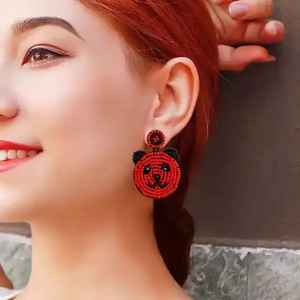 Boucles d'oreilles pendantes personnalisées brodées à la main avec perles de rocaille pour fêtes d'Halloween, événements thématiques, cadeaux, créoles modernes et tendance - Product Image 3