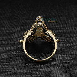 Bague Cocktail Tête de Bélier en Argent 925 Plaqué Or Jaune avec Moissanite, Sertissage Pavé, Design Animal de Luxe Unisexe - Product Image 4