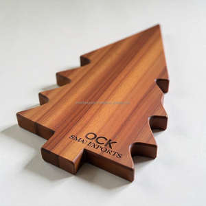 Grande planche à découper en bois en forme d'arbre de Noël | Planche de service à découper écologique | Décor de table de vacances - Product Image 1