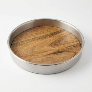 Bandeja de Servir Hecha a Mano de Acero Inoxidable SS304 de 33 cm, Diseño Rústico de Dos Materiales (Acero Cepillado y Madera Kaveri) para Decoración del Hogar, Hotel, Mesa de Boda - Product Image 1