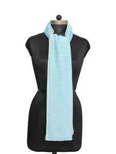 Bufanda Premium Azul Claro con Diseño en Zigzag para Mujer, 28x80 Pulgadas, Hecha a Mano con Lana y Acrílico, Chal de Fibra Suave y Cómodo de Alta Calidad - Product Image 4