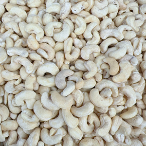 Nueces de Anacardo Crudas Comestibles de Alta Calidad al por Mayor, Grado WW180, Humedad Inferior al 4.8%, Exportadas de Vietnam a Asia y Medio Oriente - Product Image 1