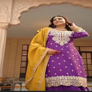 Ensemble haut et pantalon en soie Vichitra élégante avec broderie de fil pailleté et dupatta brodé, tenue ethnique pour femme. - Product Image 1