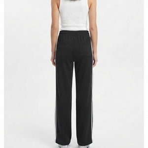 Pantalon de survêtement large pour femme OEM, noir, avec bande latérale, taille élastique, logo thermocollé, coupe décontractée, longueur intégrale, pour l'automne - Product Image 6