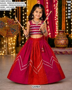 Lehenga Choli de Seda Satinada Romana Premium para Niñas, con Encaje, Espalda Descubierta, Escote Cruzado, Color Rojo Rosado, Largo hasta el Suelo, Tradicional - Product Image 2