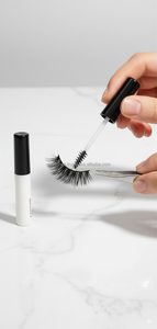 Colle liquide pour cils imperméable de haute qualité, marque privée, fabriquée au Guangdong, Chine, séchage rapide, 0,5 à 2 secondes, tenue de 6 à 8 semaines - Product Image 6