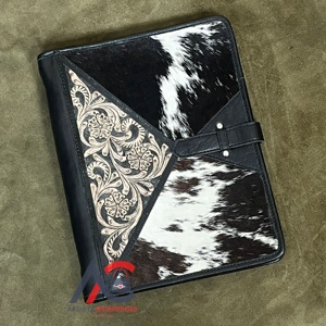 Porte-documents en cuir de vachette artisanal tendance Super Septembre, design floral, classeur professionnel haut de gamme pour documents - Product Image 1