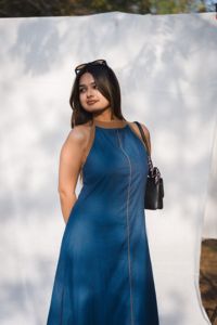 Elegante Vestido Maxi de Mezclilla con Cuello Halter, Silueta Ajustada con Abertura Lateral, para Fiestas de Verano, Sin Mangas, Color Sólido - Product Image 6