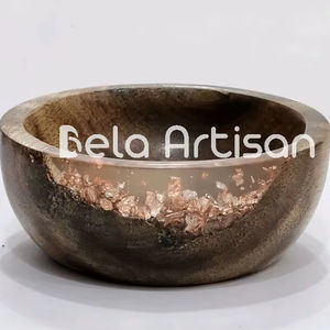 Bol en bois et résine bleue fabriqué à la main Pièce décorative polie unique pour la maison et la cuisine pour une utilisation en fête - Product Image 1