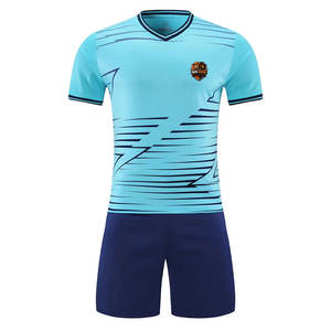 Uniforme de football de qualité supérieure, couleur personnalisée, léger, respirant, 100% polyester, logo personnalisé, service OEM, fabriqué au Pakistan - Product Image 1