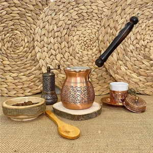 Cafetera Alba Rosas 2021 Grande de Cobre, Diseño Moderno, Capacidad para 5 Personas, 2 mm de Grosor, 10.2 Onzas de Peso, Apta para Estufa - Product Image 3