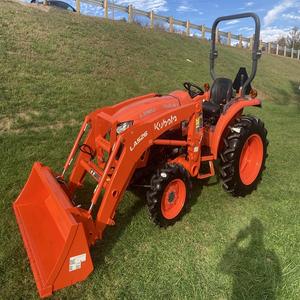 รถแทรกเตอร์ล้อยางขนาดเล็ก Kubota L3902 ประสิทธิภาพสูง จัดส่งรวดเร็ว มีสินค้าในสต็อก ซื้อเลย พร้อมชิ้นส่วนหลัก ปั๊มและเกียร์ - Product Image 1
